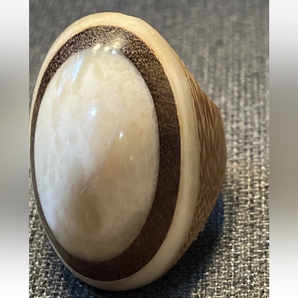 Vintage Large Oval Wood And Mother Of Pearl Statement Ring Sz 9 - Picture 3 of 8